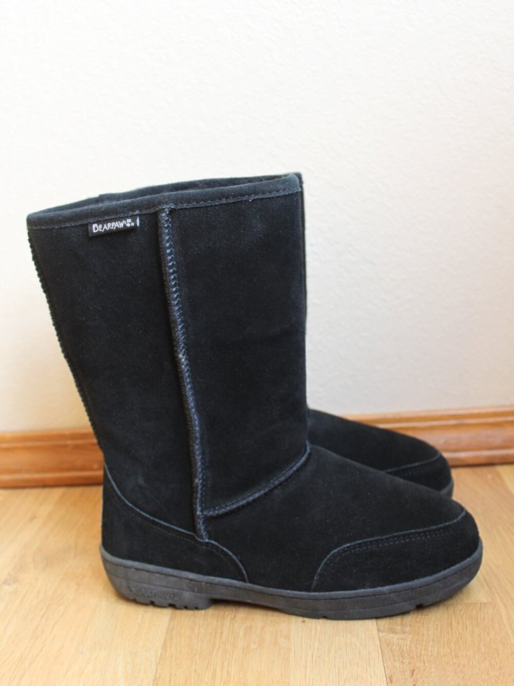 Bearpaw Women's Classic 11" Tall Black Suede Sheepskin Lined Winter Boots Size 9